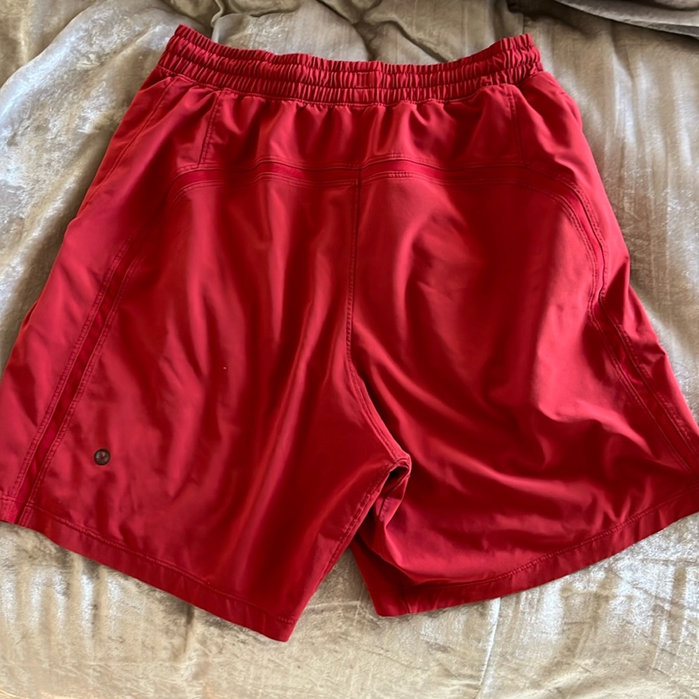Men’s Medium lululemon shorts no liner